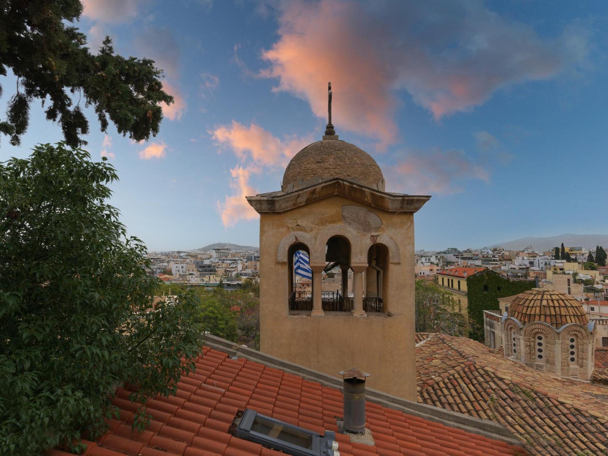 Live At The Acropolis Shadow - Under Super Scenic Anafiotika Apartamento Atenas Exterior foto