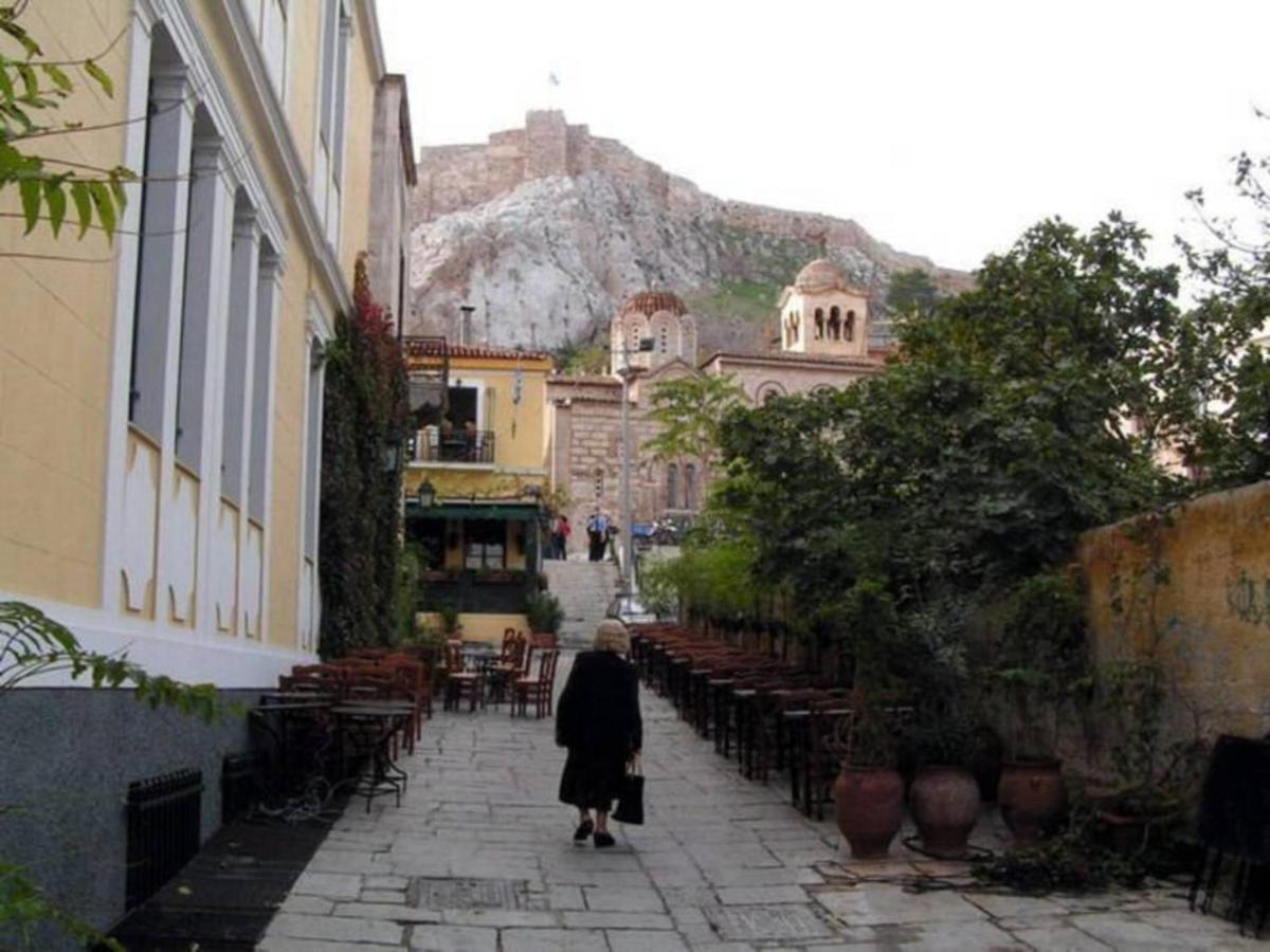 Live At The Acropolis Shadow - Under Super Scenic Anafiotika Apartamento Atenas Exterior foto